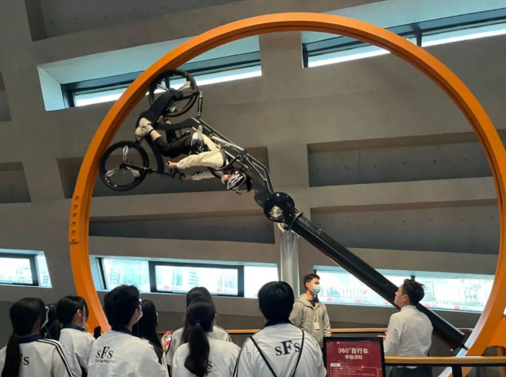 深圳紅立方科技館｜高空單車