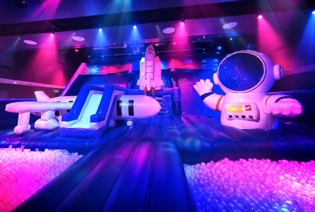 1. 星際樂園_宇宙彈跳城堡.jpg